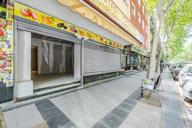 Local comercial en Alquiler en Calle de Antonio López en Comillas