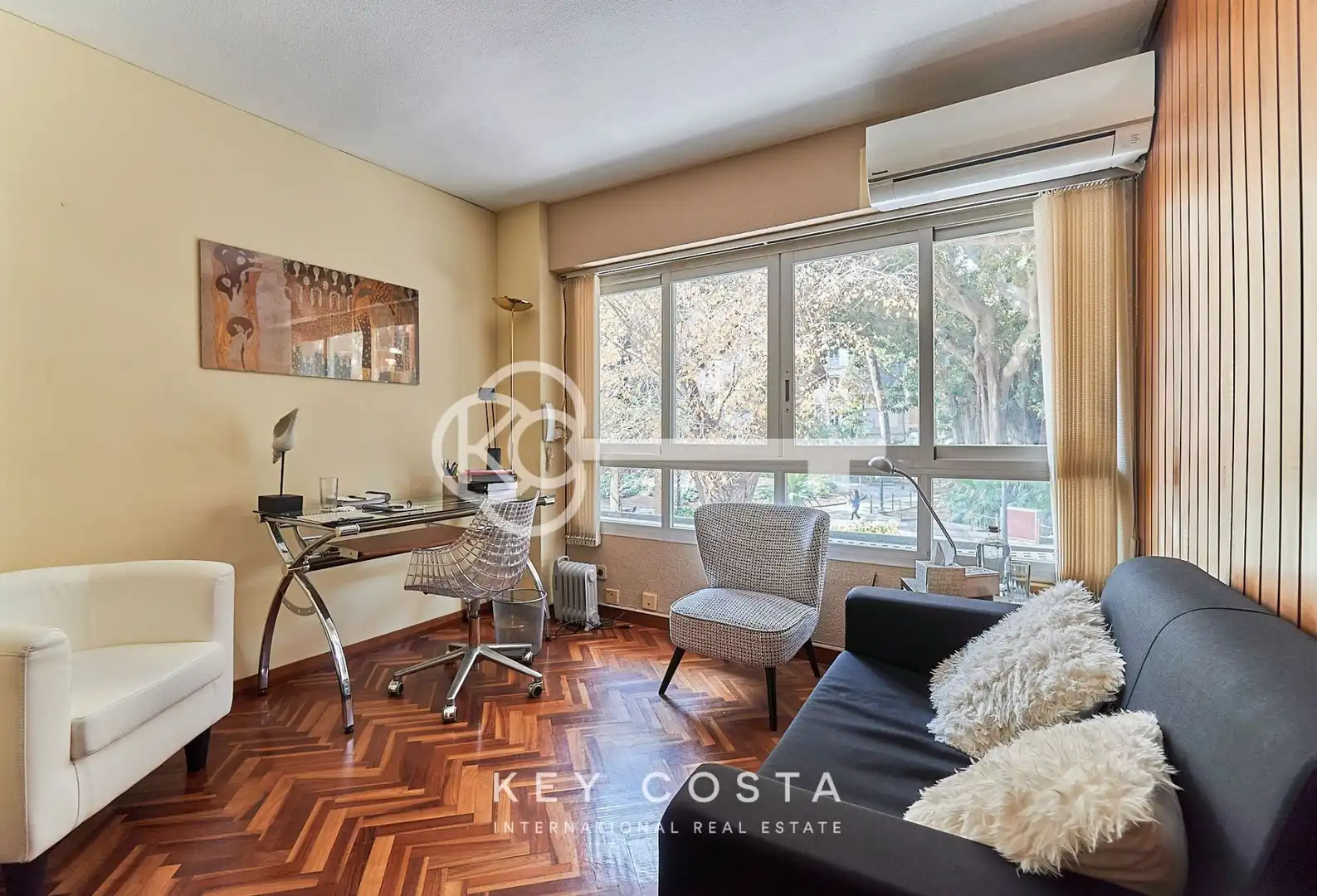 Office for sale in Barrio del Centro