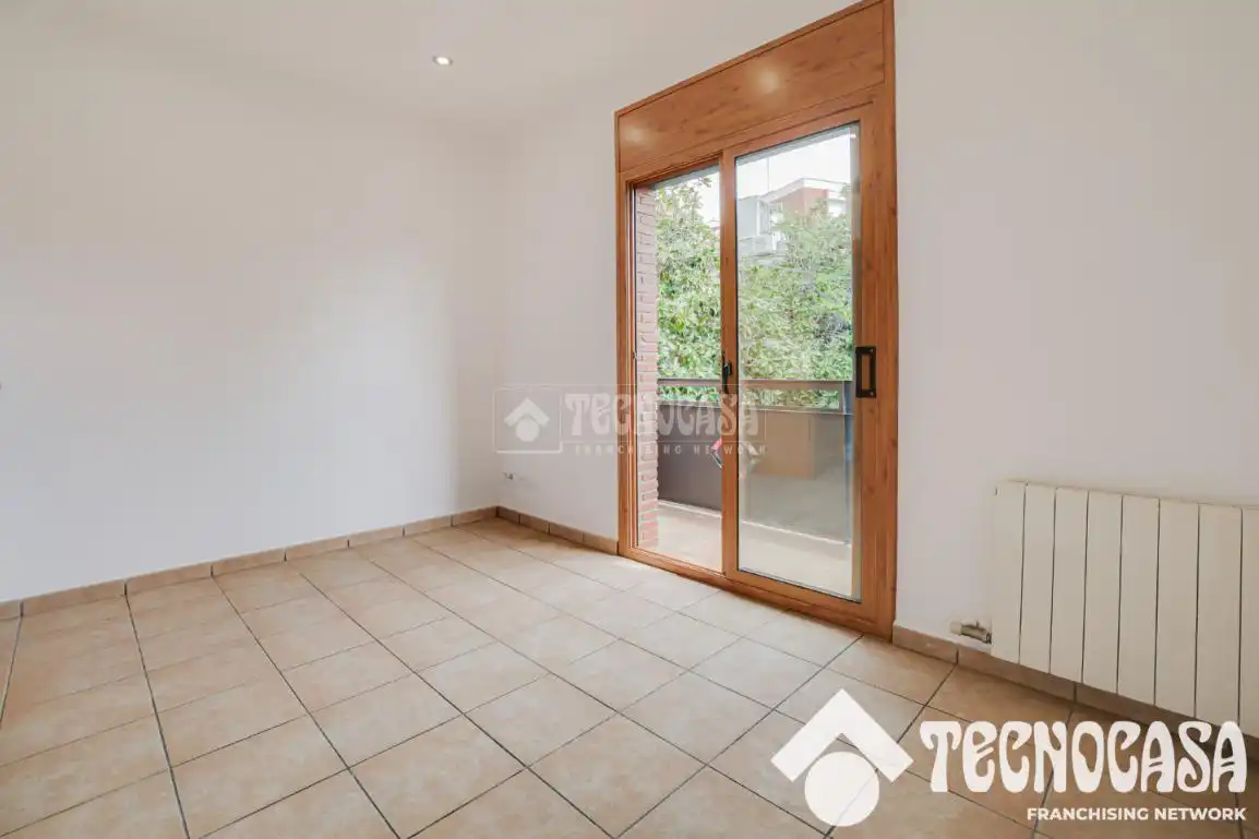 Bedroom of Houses for sale in Santa Coloma de Gramenet  with Air Conditioner, Heating and Terrace