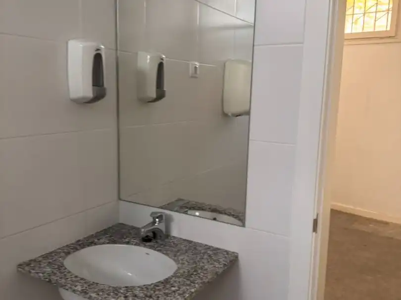 Badezimmer von Geschaftsraum zur Miete in Sant Martí