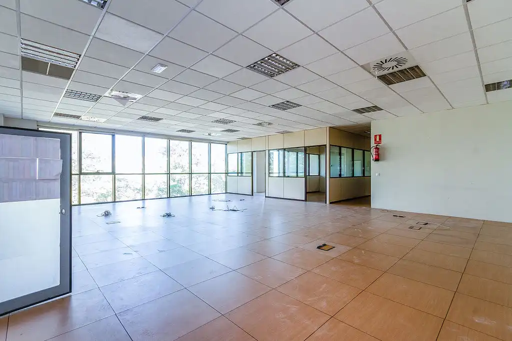 Business premises for sale in Av Vía Láctea, imagen 2