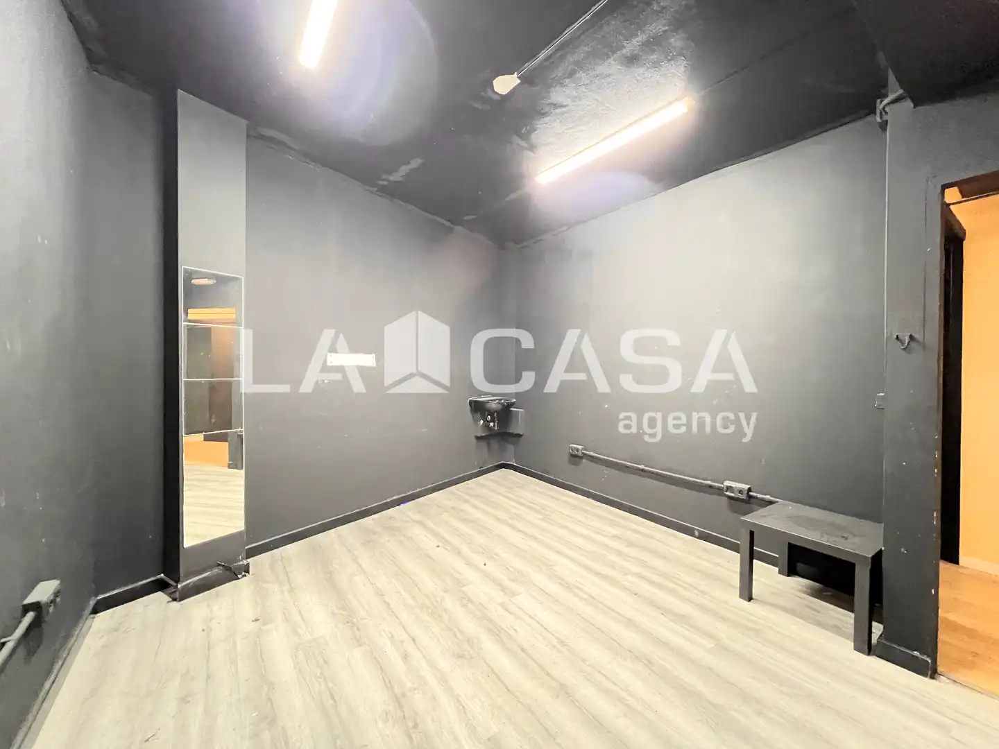 Business premises for sale in Artigues - Llefià, imagen 6