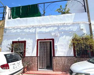 Vista exterior de Casa o xalet en venda en Cantillana amb Terrassa i Traster