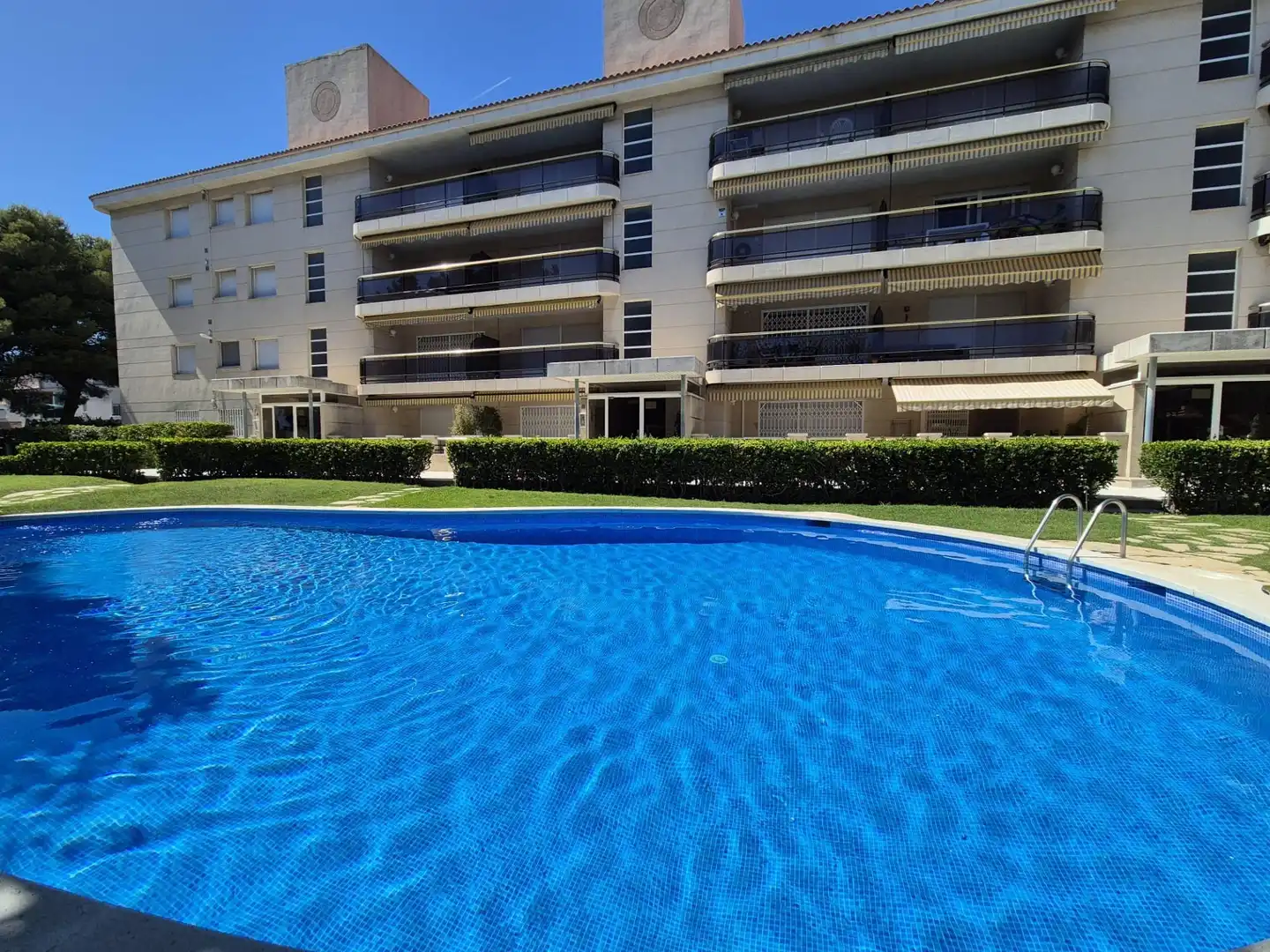 Schwimmbecken von Erdgeschoss zum Verkauf in El Vendrell mit Klimaanlage, Heizung und Terrasse