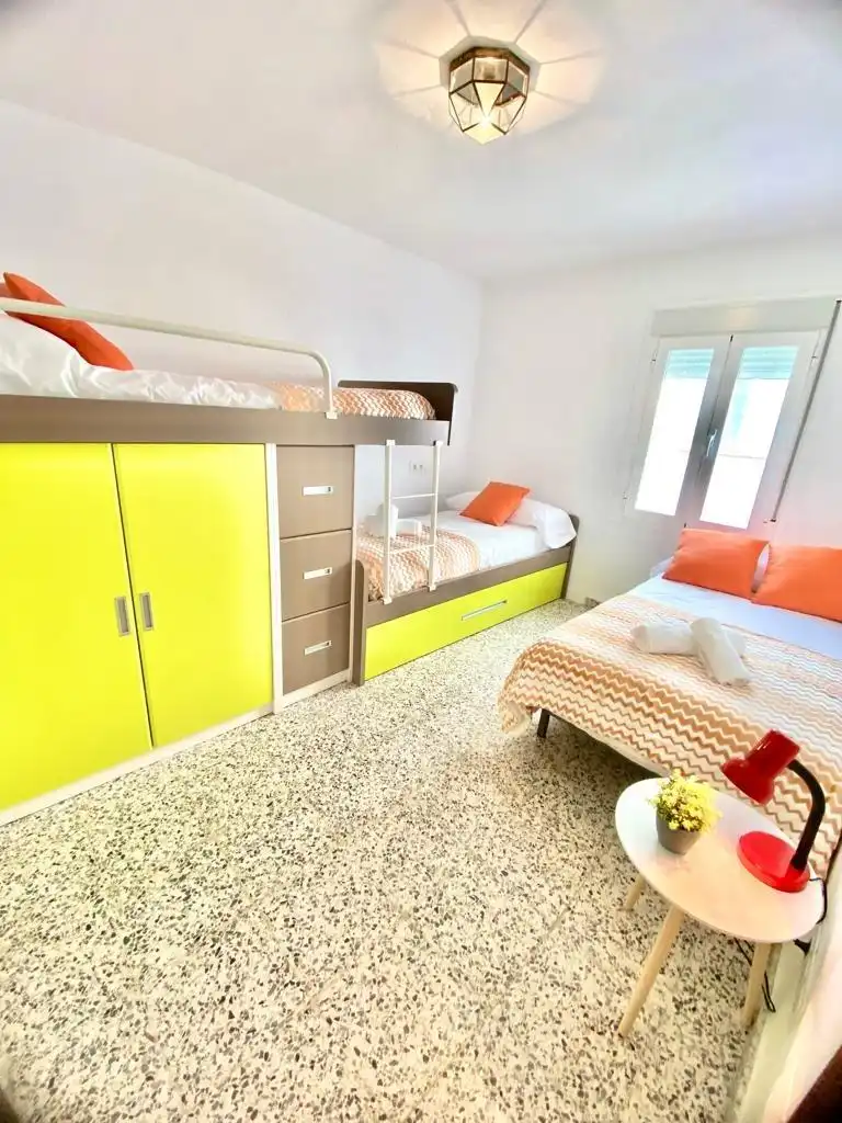 Habitación de Casa adosada en venta en Istán con Aire acondicionado, Calefacción y Terraza
