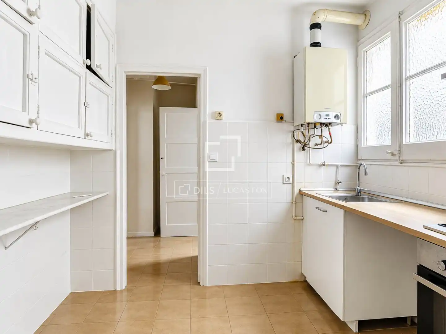 Kitchen of Flat for sale in Eixample
