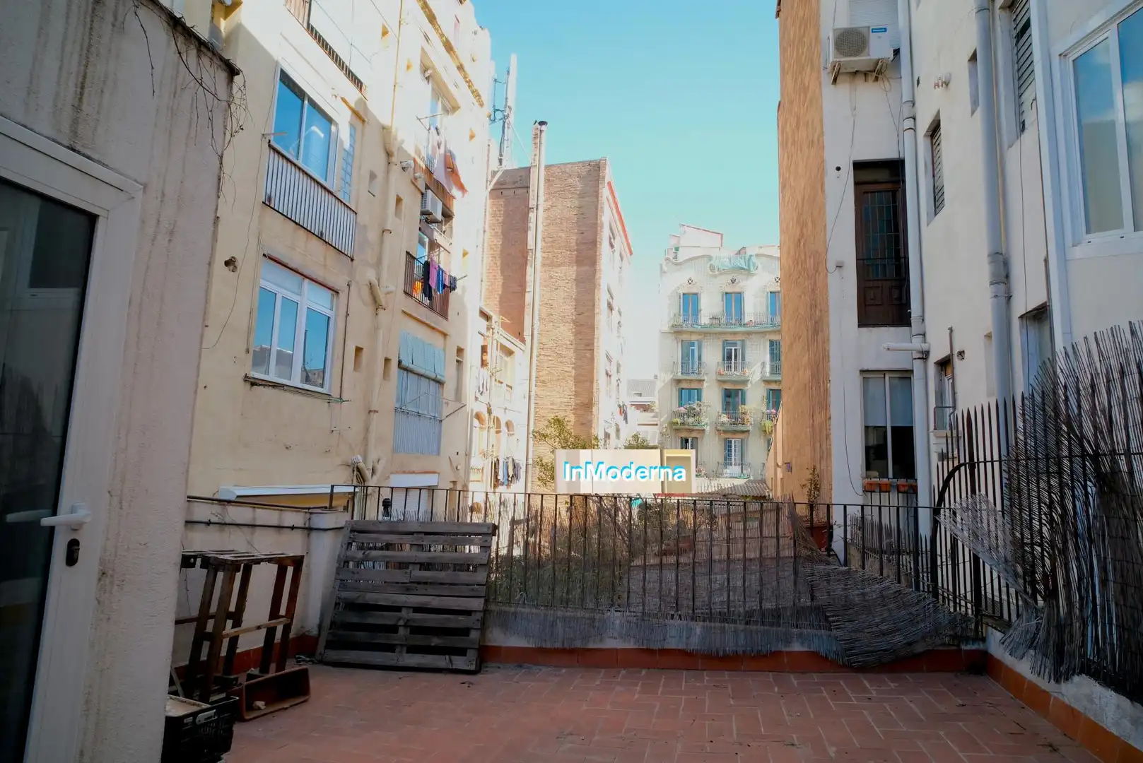Vista exterior de Àtic en venda en Barcelona amb Calefacció, Terrassa i Moblat