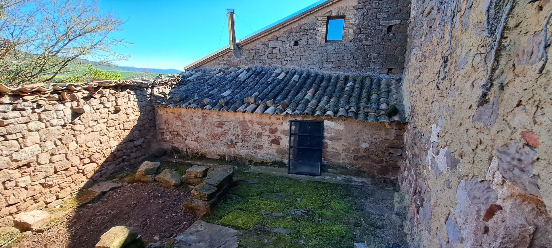 Exterior view of Country house for sale in Sorlada