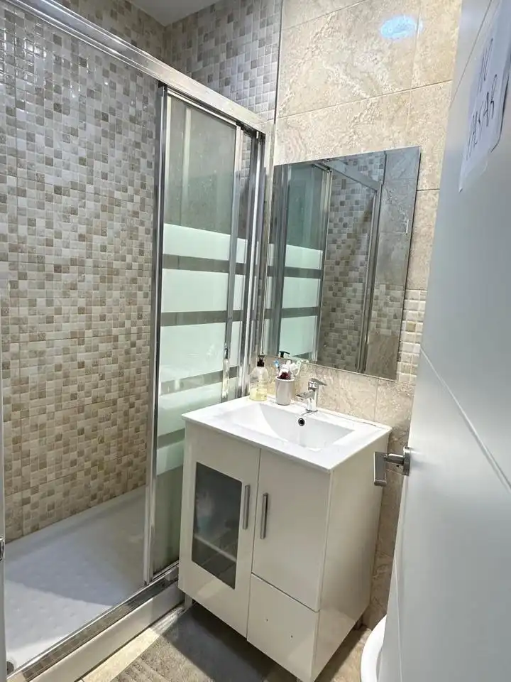 Badezimmer von Wohnung zur Miete in Madrid mit Klimaanlage, Möbliert und Balkon