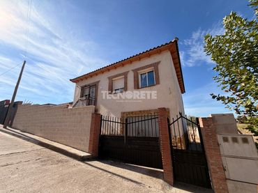 Casa amb balcó en venda a El Casar de Escalona