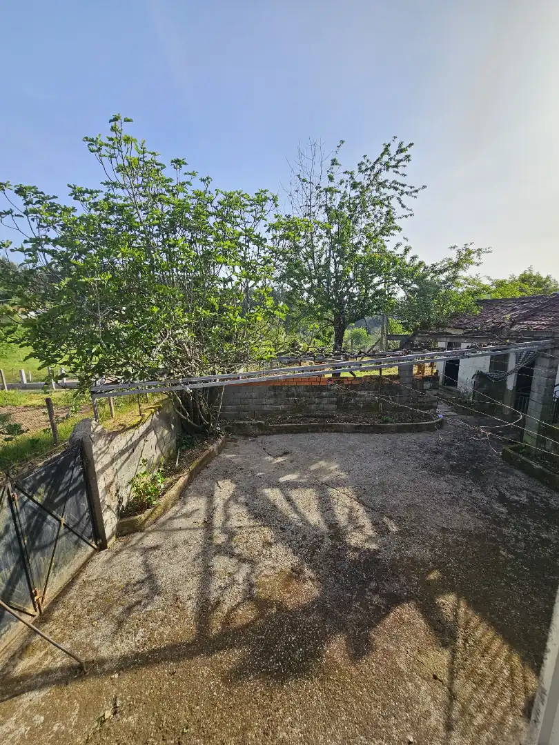 Haus oder Chalet zum Verkauf in Toén mit Privatgarten, Terrasse und Balkon