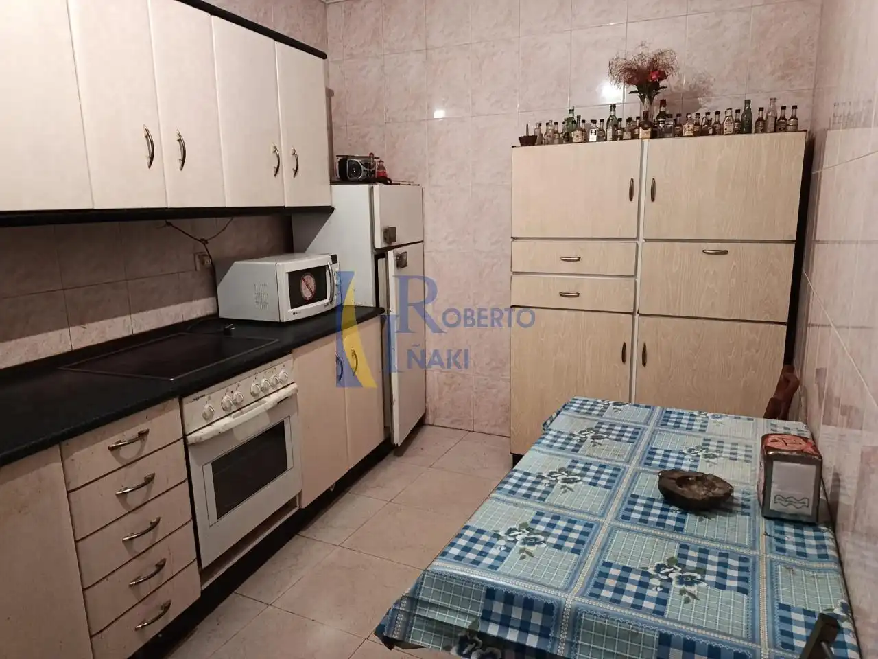 Cuina de Casa o xalet en venda en Algadefe amb Calefacció i Jardí privat