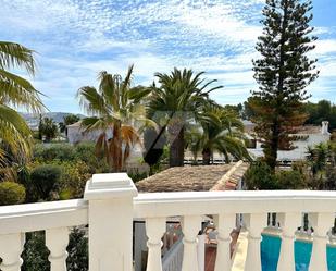 Vista exterior de Casa o xalet en venda en Moraira amb Aire condicionat, Terrassa i Piscina