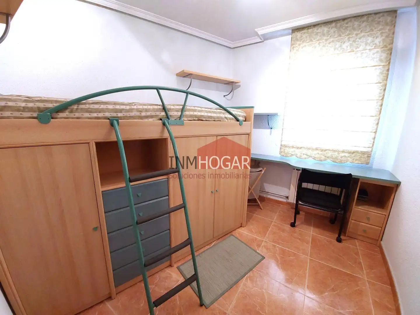 Dormitori de Casa o xalet en venda en Ávila amb Calefacció, Traster i Moblat
