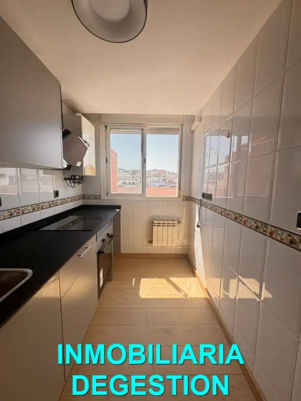 Küche von Dachboden zum Verkauf in Linares mit Klimaanlage, Heizung und Parkett
