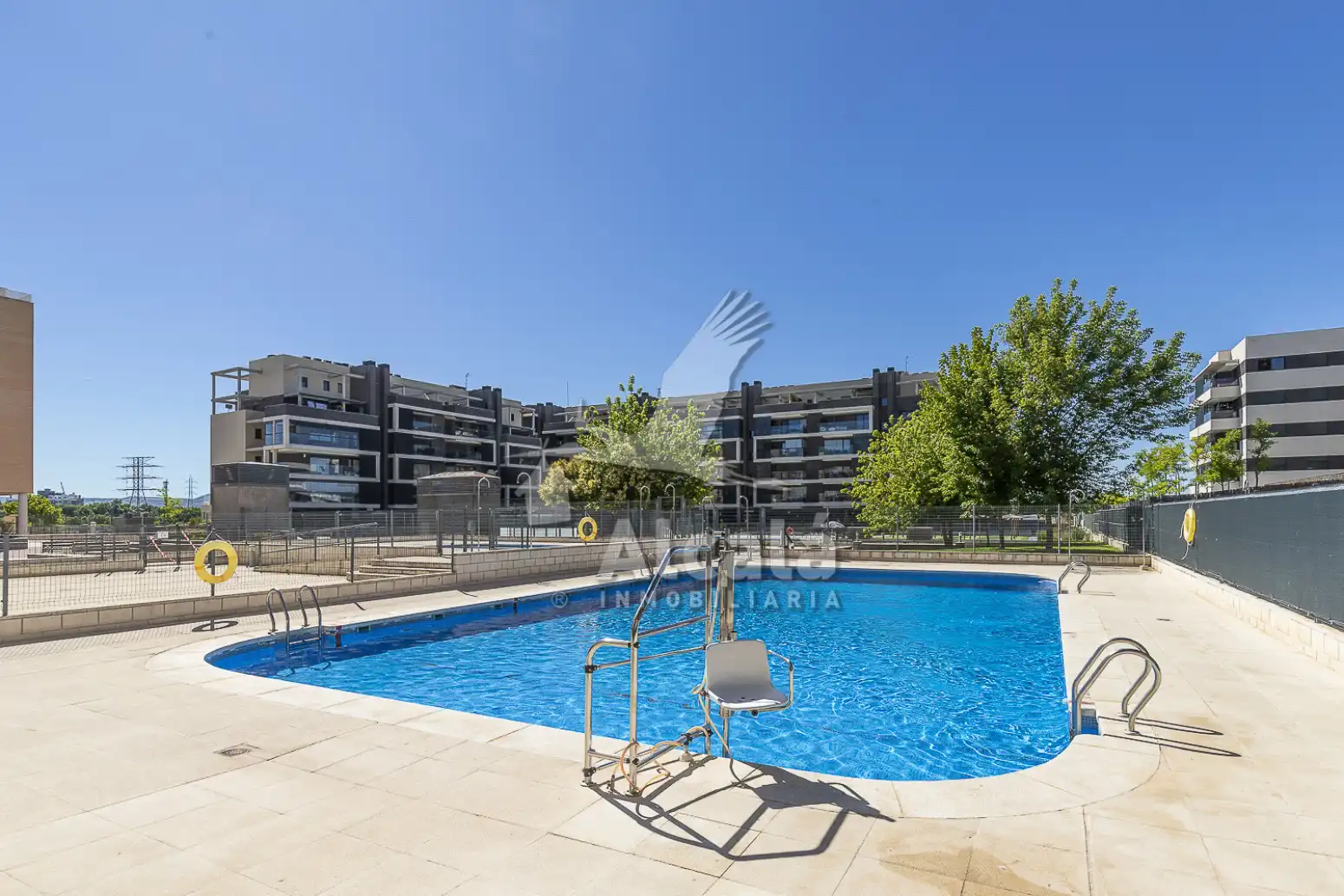 Schwimmbecken von Wohnung zum Verkauf in Alcalá de Henares mit Klimaanlage, Heizung und Privatgarten