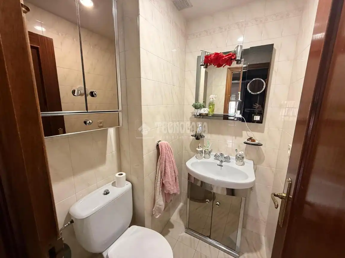 Badezimmer von Wohnung zum Verkauf in Madrid mit Klimaanlage, Heizung und Parkett