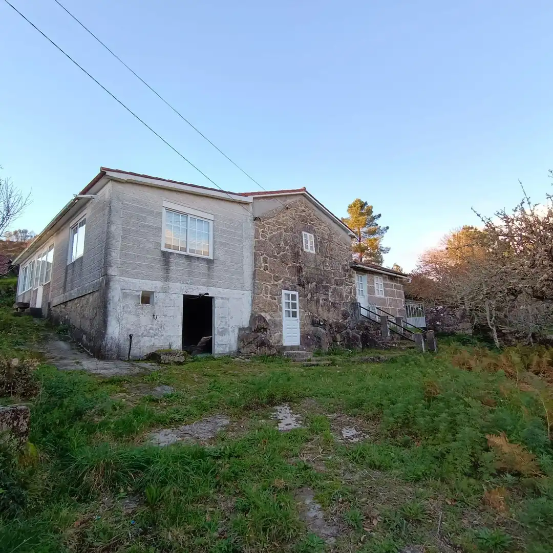 Vista exterior de Casa o xalet en venda en Cotobade amb Jardí privat