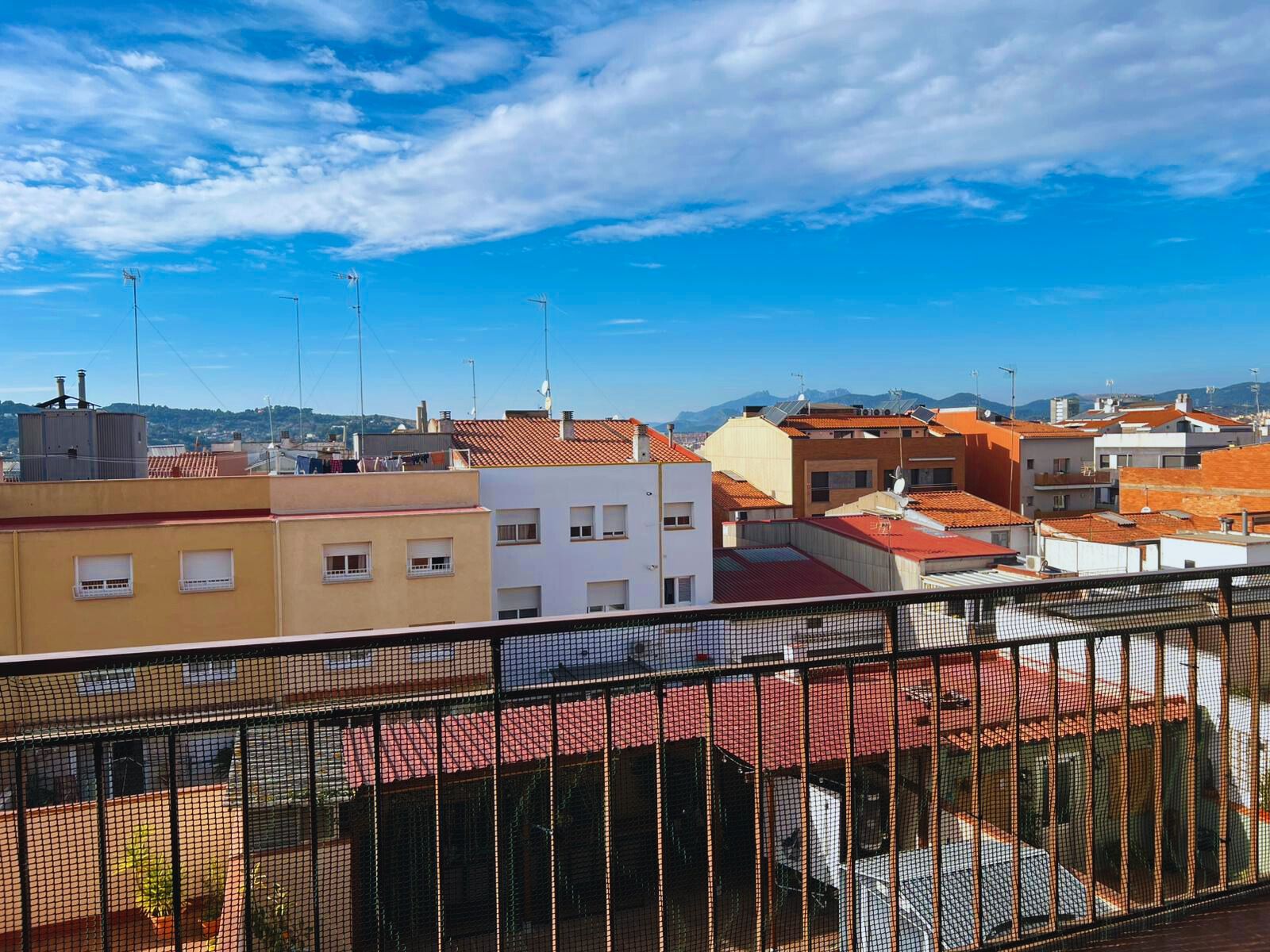 Vista exterior de Pis en venda en Terrassa amb Parquet i Forn