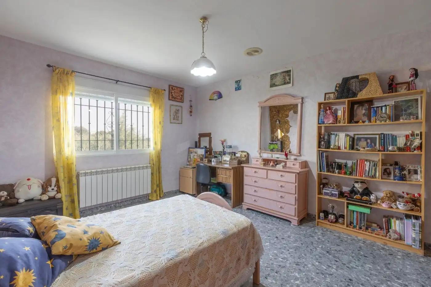 Schlafzimmer von Haus oder Chalet zum Verkauf in Víznar mit Klimaanlage, Heizung und Privatgarten