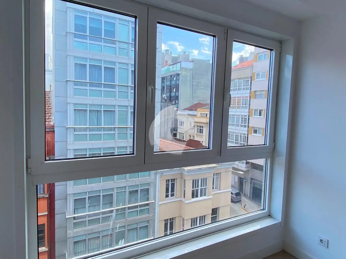 Vista exterior de Pis en venda en A Coruña Capital  amb Calefacció