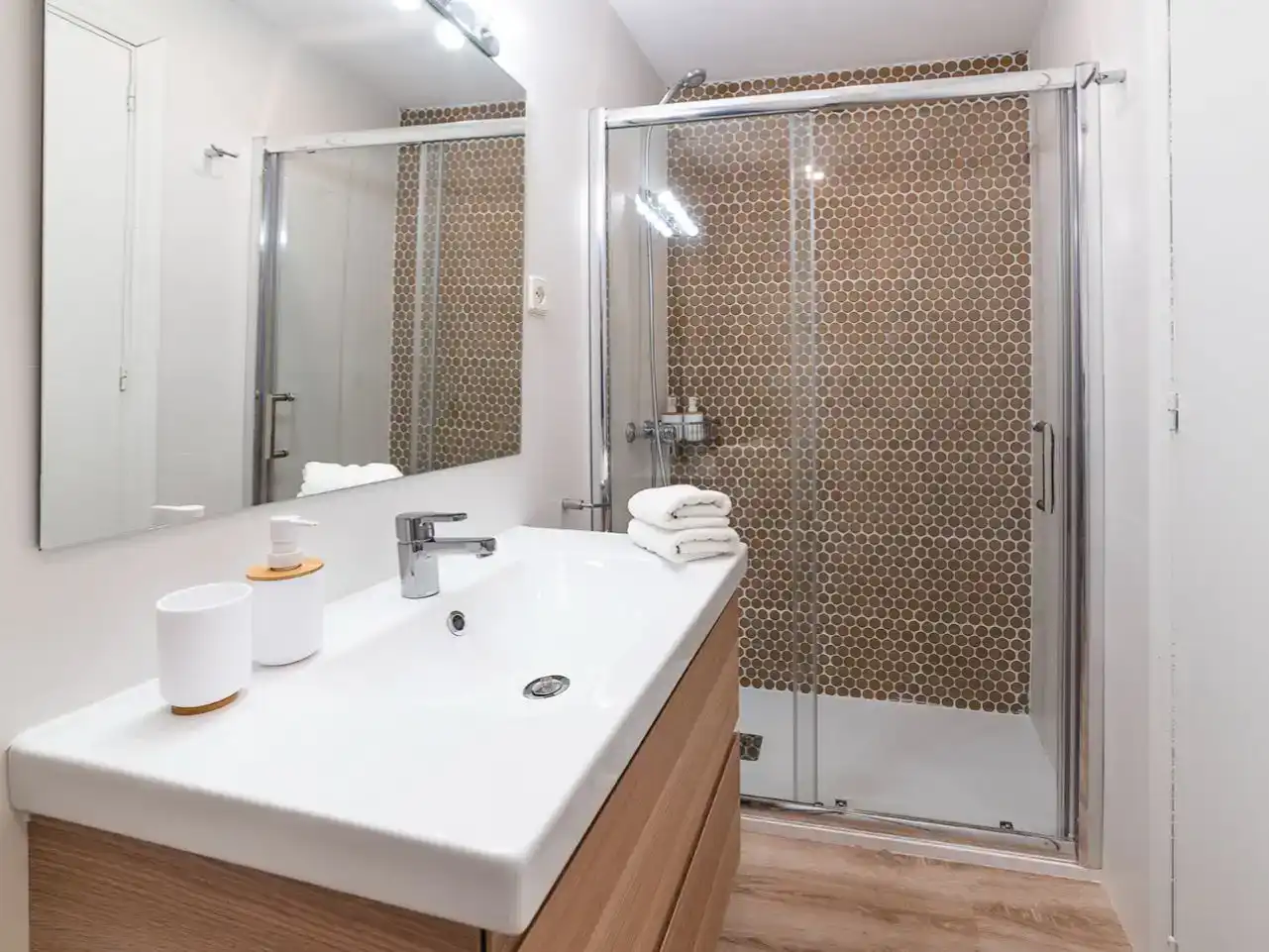 Bany de Apartament de lloguer en  Sevilla Capital amb Aire condicionat i Balcó