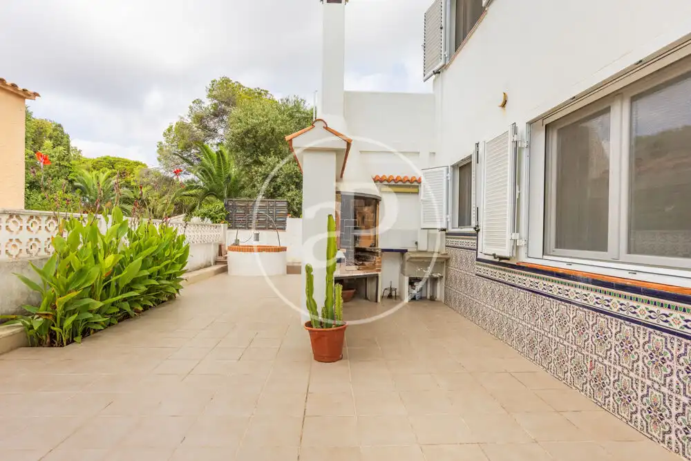 Vista exterior de Casa adosada en venda en Alcalà de Xivert amb Calefacció, Jardí privat i Terrassa