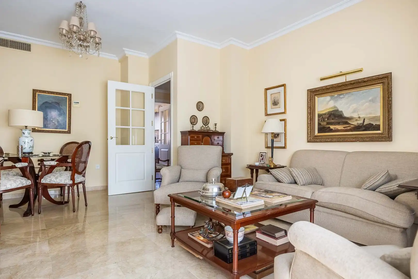 Living room of Flat for sale in Sevilla  with Air Conditioner, Heating and Storage room