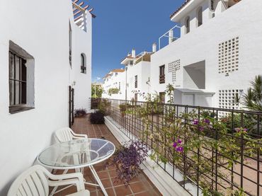 Baixos amb piscina en venda a Nueva Andalucía
