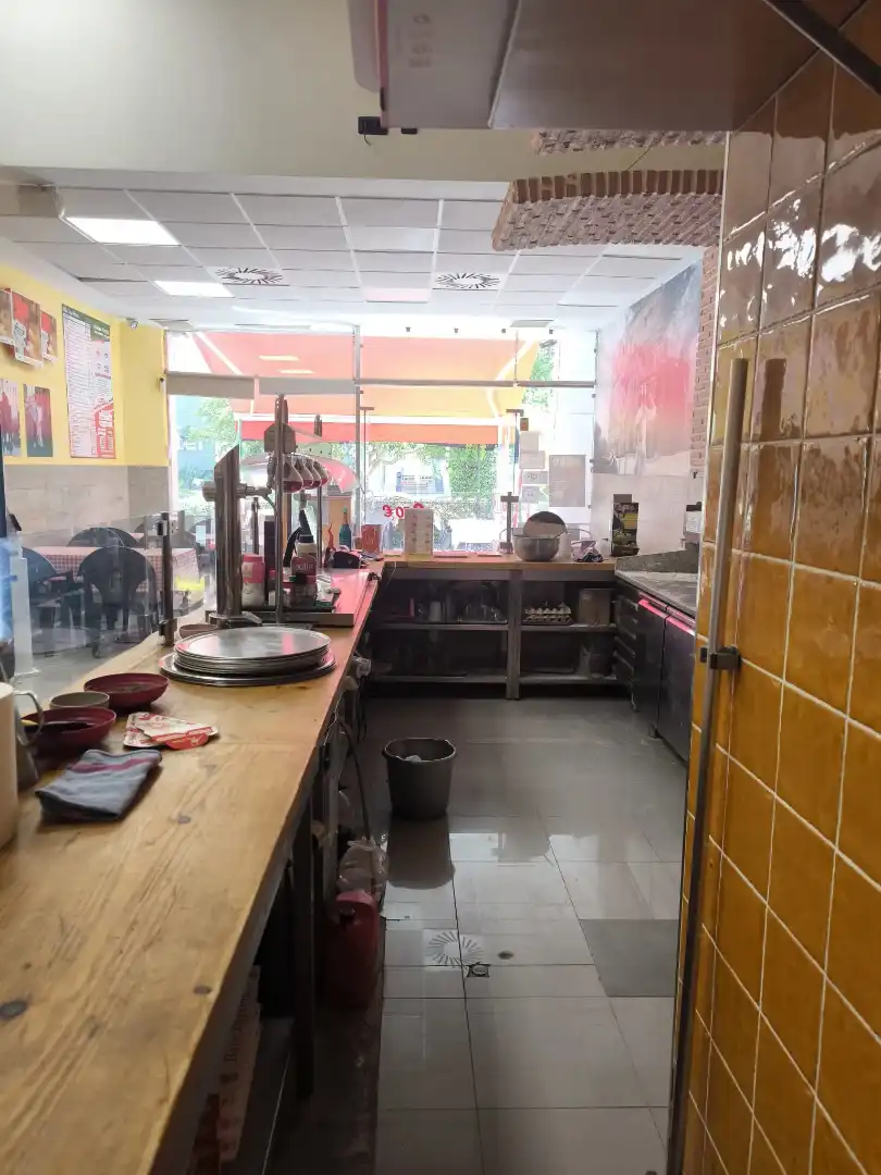 Local comercial en traspàs a Avenida Ramón y Cajal, imagen 6