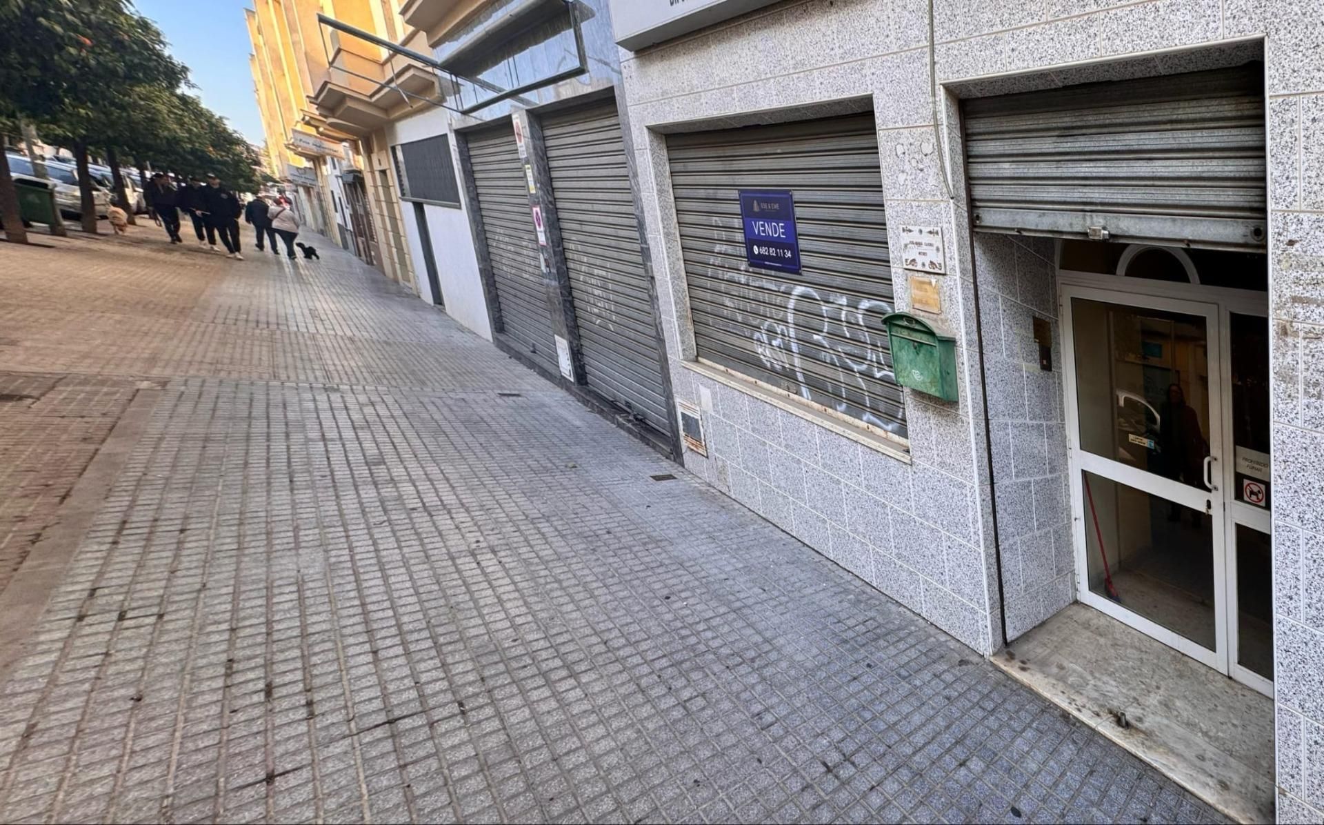 Vista exterior de Local en venda en  Córdoba Capital amb Aire condicionat