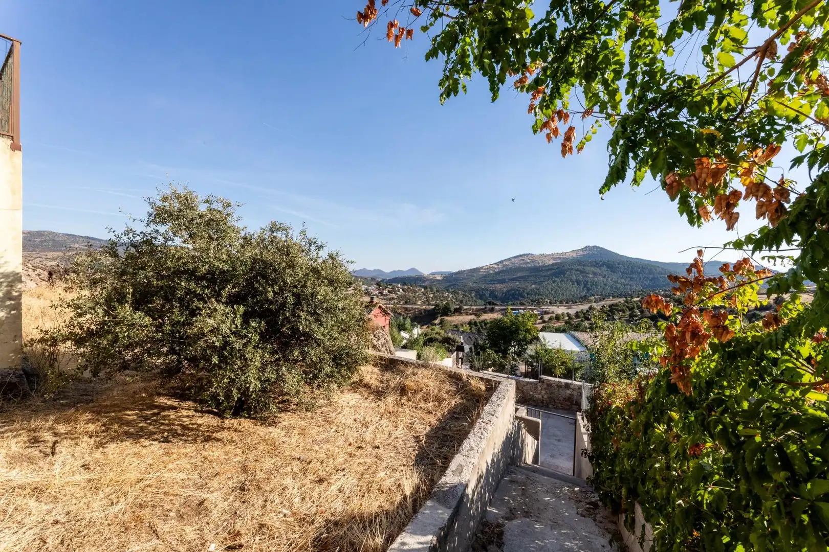 Vista exterior de Casa o xalet en venda en Santa María de la Alameda amb Calefacció, Jardí privat i Terrassa