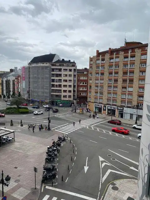 Vista exterior de Piso en venta en Oviedo  con Calefacción