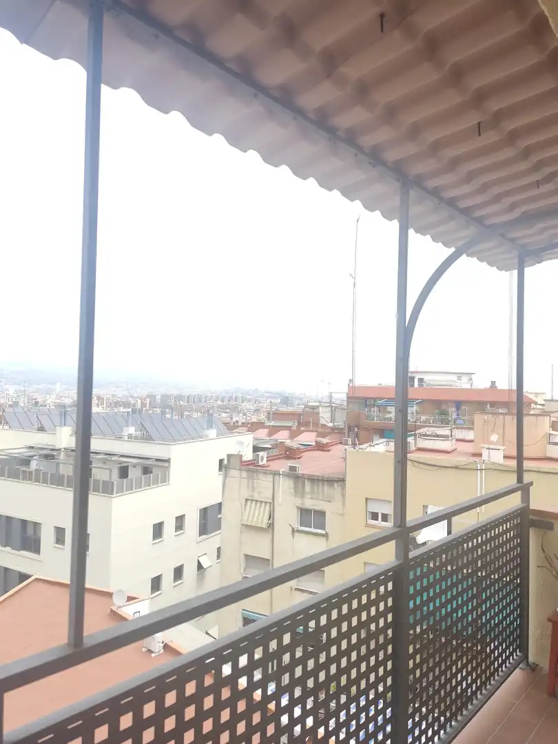 Vista exterior de Pis en venda en Barcelona amb Terrassa i Moblat