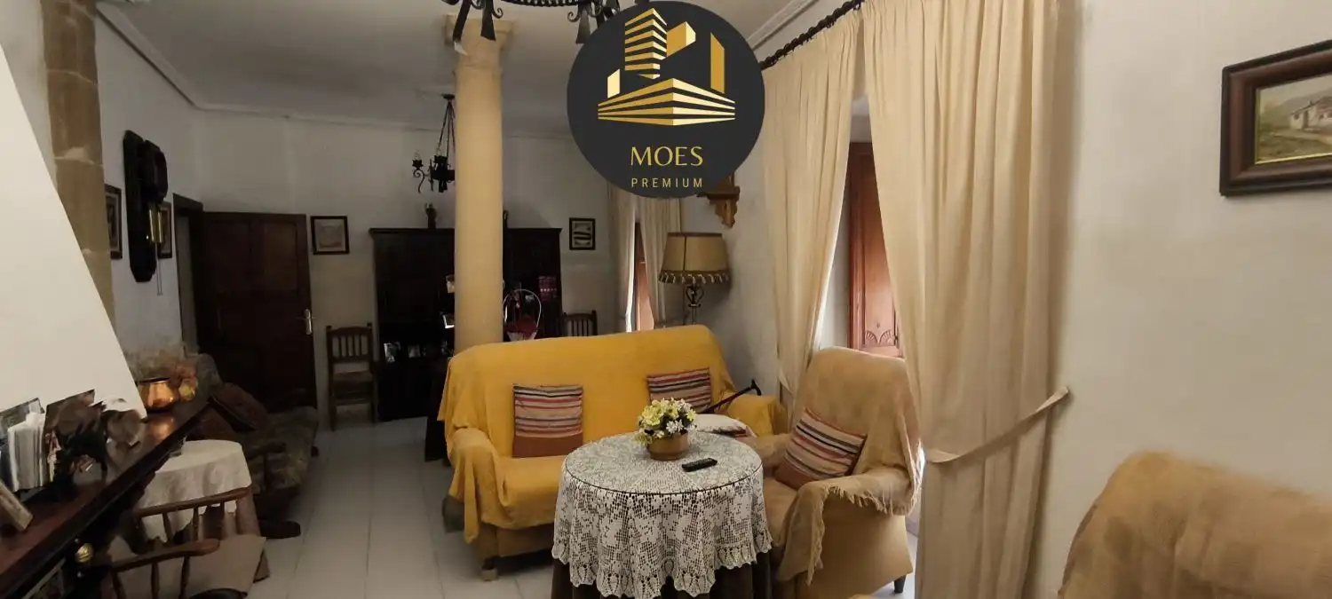 Sala de estar de Casa o chalet en venta en Úbeda con Terraza, Trastero y Balcón