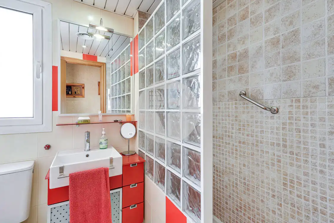 Baño de Ático en venta en Gavà con Aire acondicionado, Calefacción y Terraza