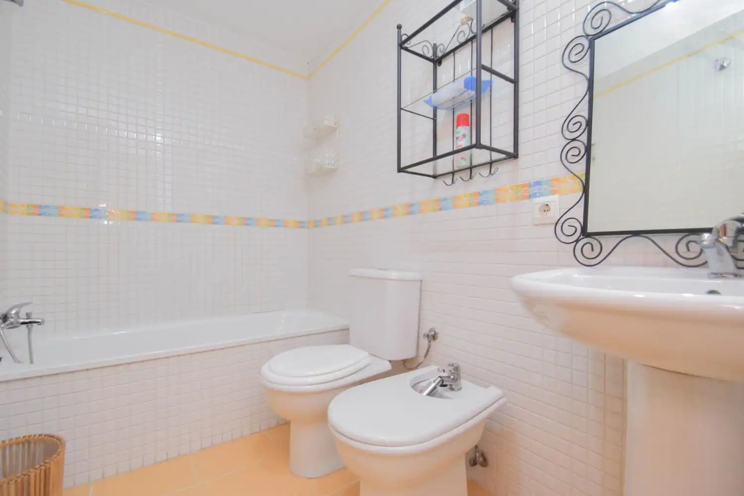 Bathroom of Flat for sale in Las Gabias  with Air Conditioner and Storage room
