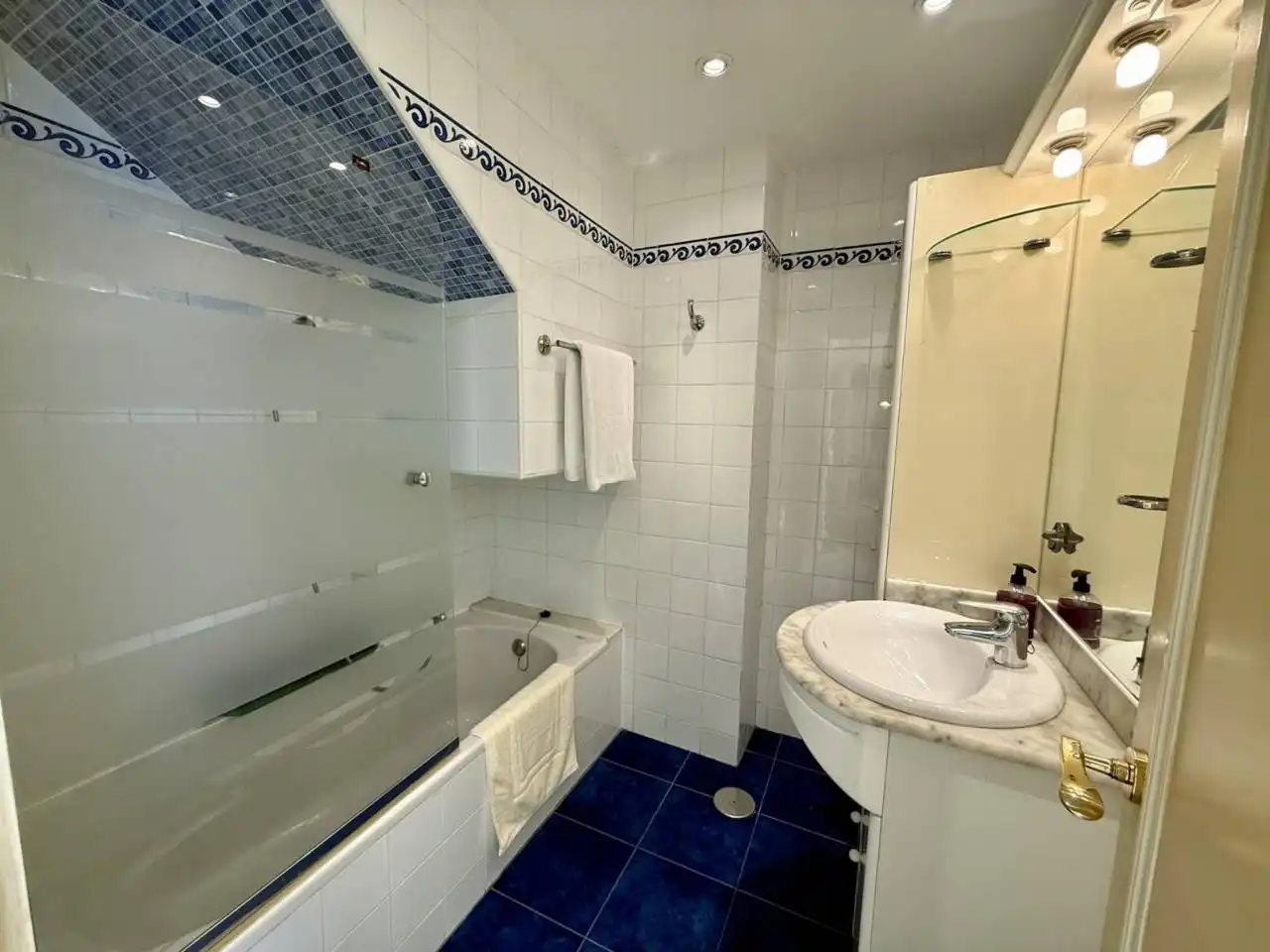 Badezimmer von Dachboden zum Verkauf in El Ejido mit Klimaanlage, Terrasse und Möbliert