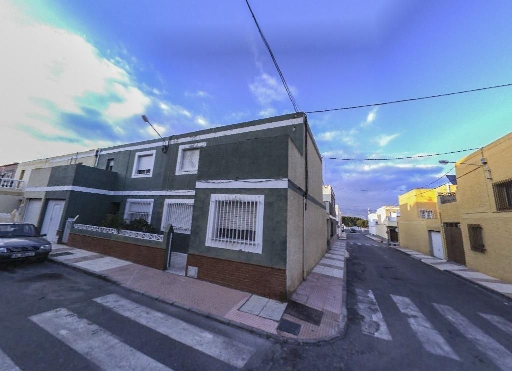 Single-family semi-detached for sale in Roquetas Pueblo