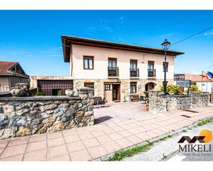 Vista exterior de Casa o xalet en venda en Santillana del Mar amb Calefacció, Jardí privat i Terrassa