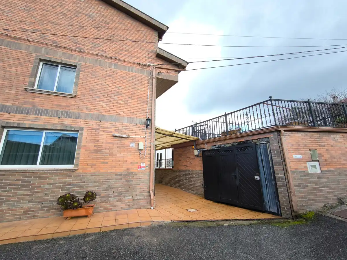 Exterior view of Houses for sale in Vilagarcía de Arousa  with Heating, Terrace and Storage room