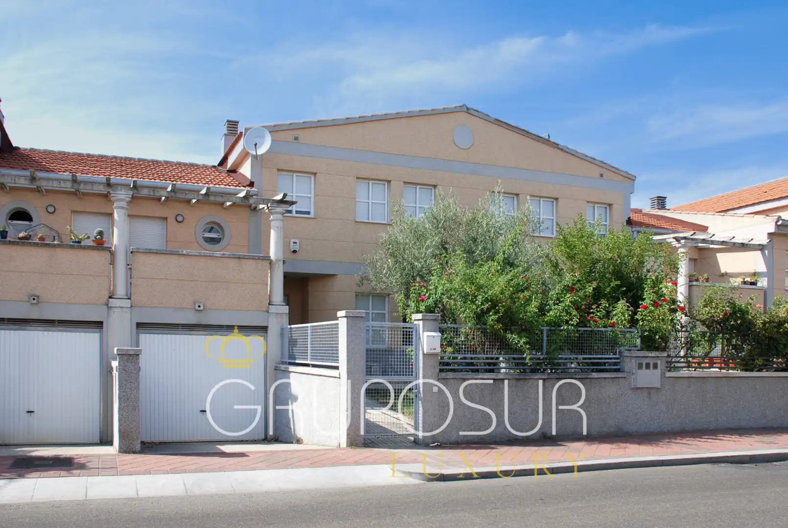 Vista exterior de Casa adosada en venta en Arroyo de la Encomienda con Calefacción, Jardín privado y Parquet