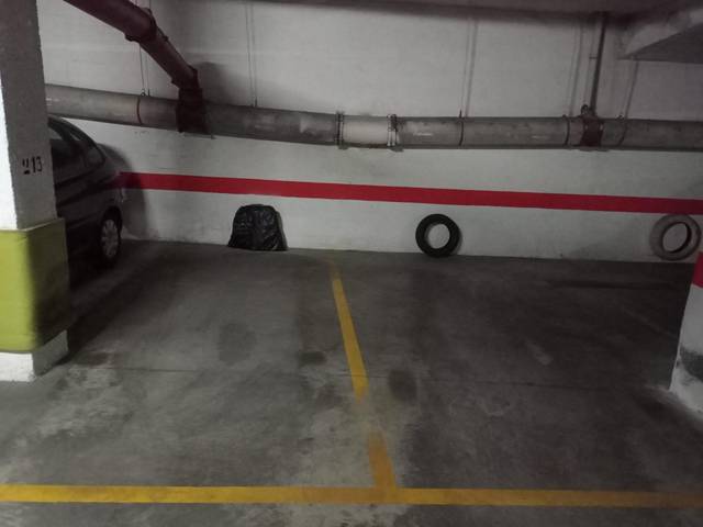 Garaje en Venta en Calle López Amo en Santa Rosa - Valdeolleros
