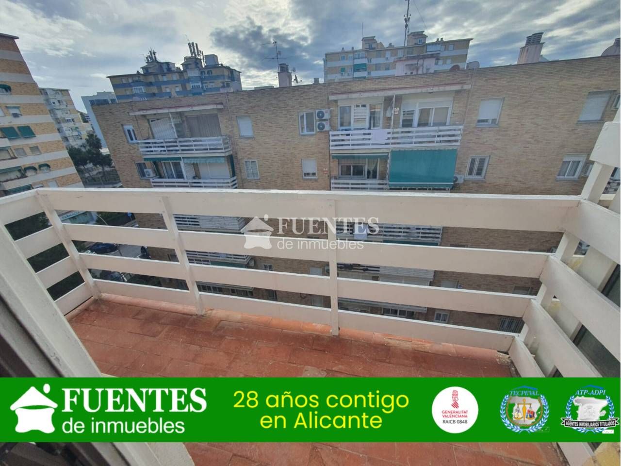 Vista exterior de Pis en venda en Alicante / Alacant amb Terrassa