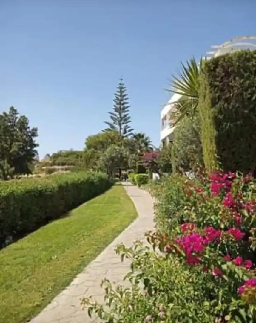 Jardín de Dúplex de alquiler en Rota con Aire acondicionado, Piscina y Amueblado