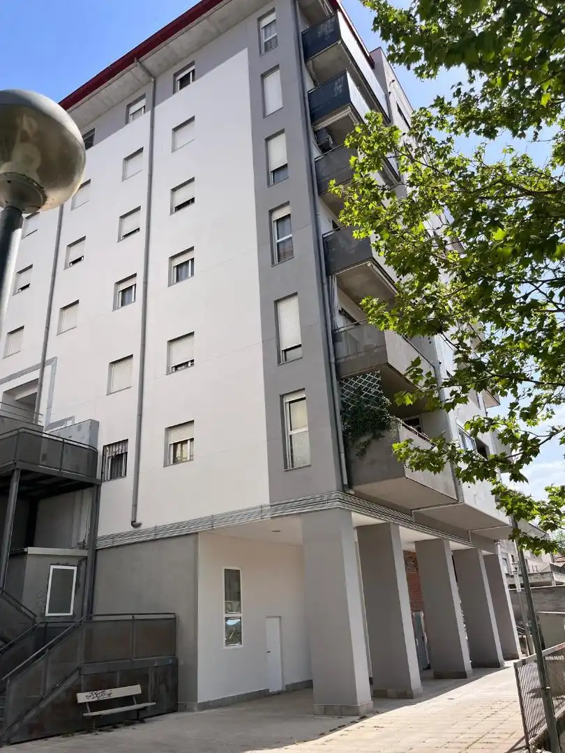 Außenansicht von Wohnung zum Verkauf in Sabiñánigo mit Terrasse und Abstellraum