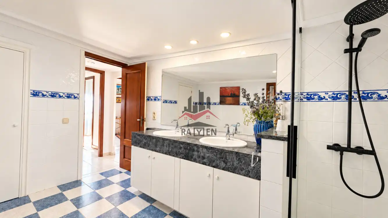 Baño de Finca rústica en venta en Terrades con Calefacción y Jardín privado