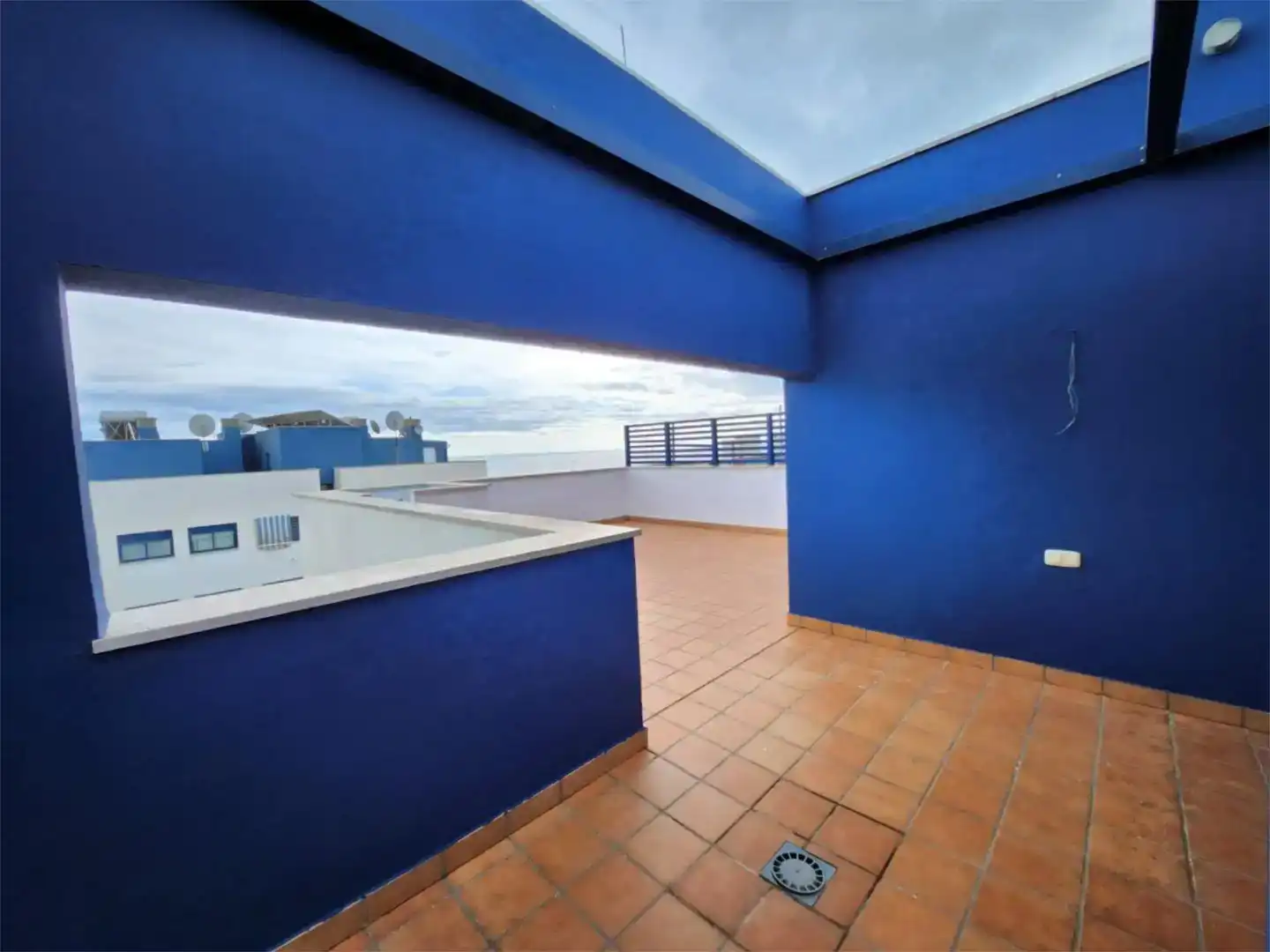Terrasse von Wohnung zur Miete in Estepona mit Klimaanlage, Abstellraum und Schwimmbad