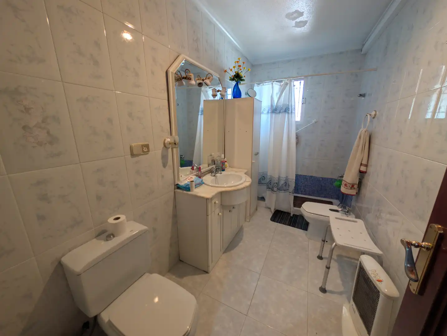 Baño de Piso en venta en Cartagena con Aire acondicionado, Terraza y Amueblado