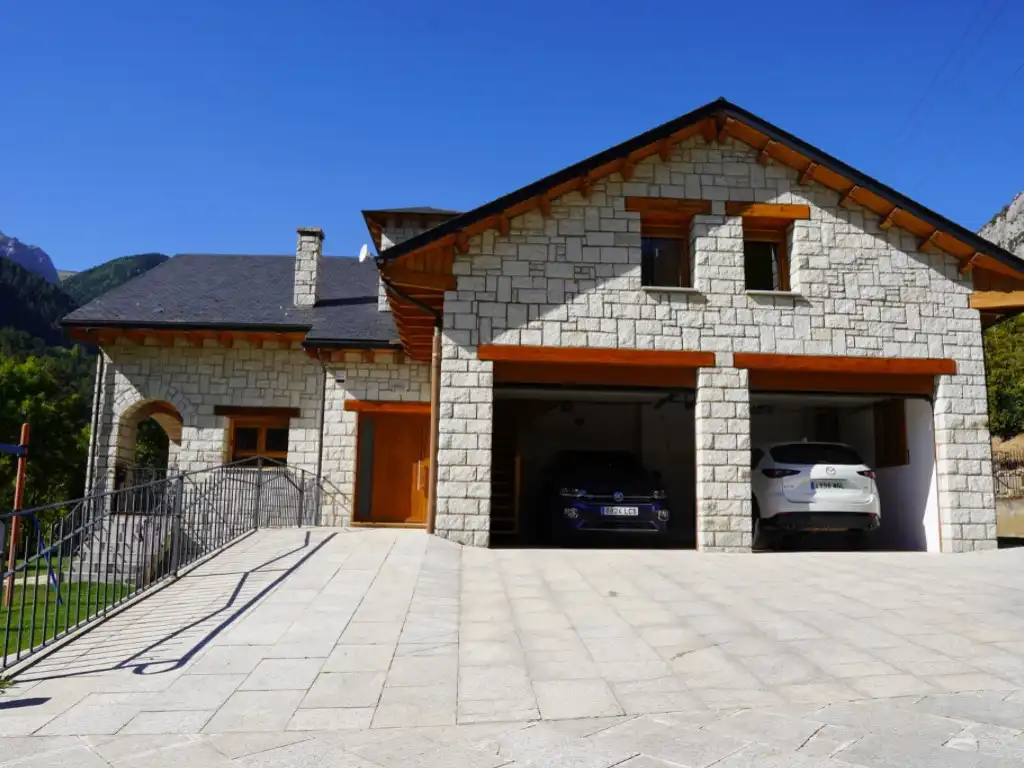 Exterior view of Houses for sale in Bielsa, Huesca